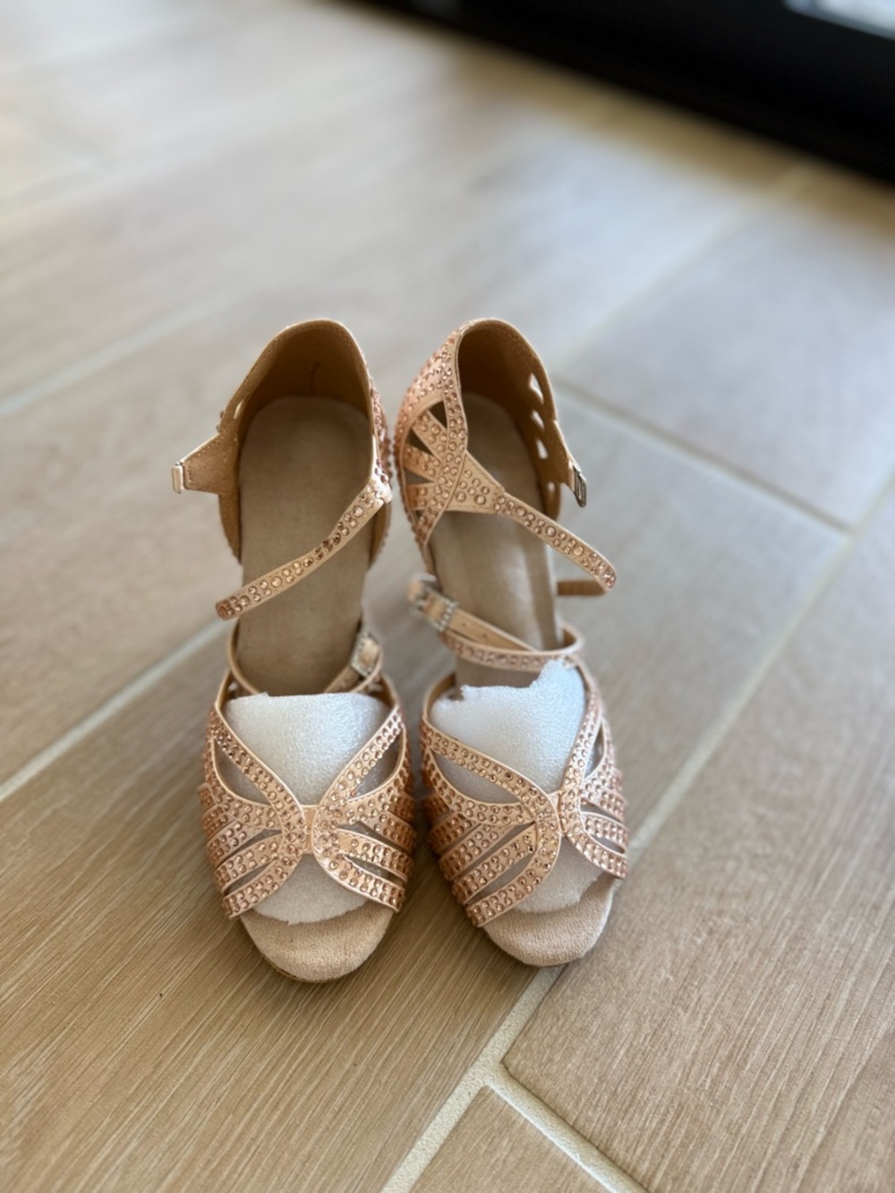 Dance shoes 318